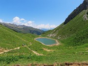 59 Il Lago Branchino (1784 m) dal Passo Branchino (1821 m)